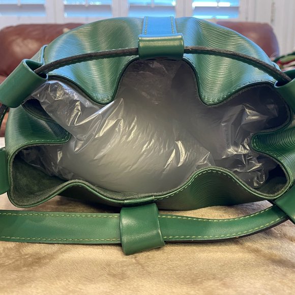 Louis Vuitton Randonnee PM Epi Borneo Green - Picture 16 of 16